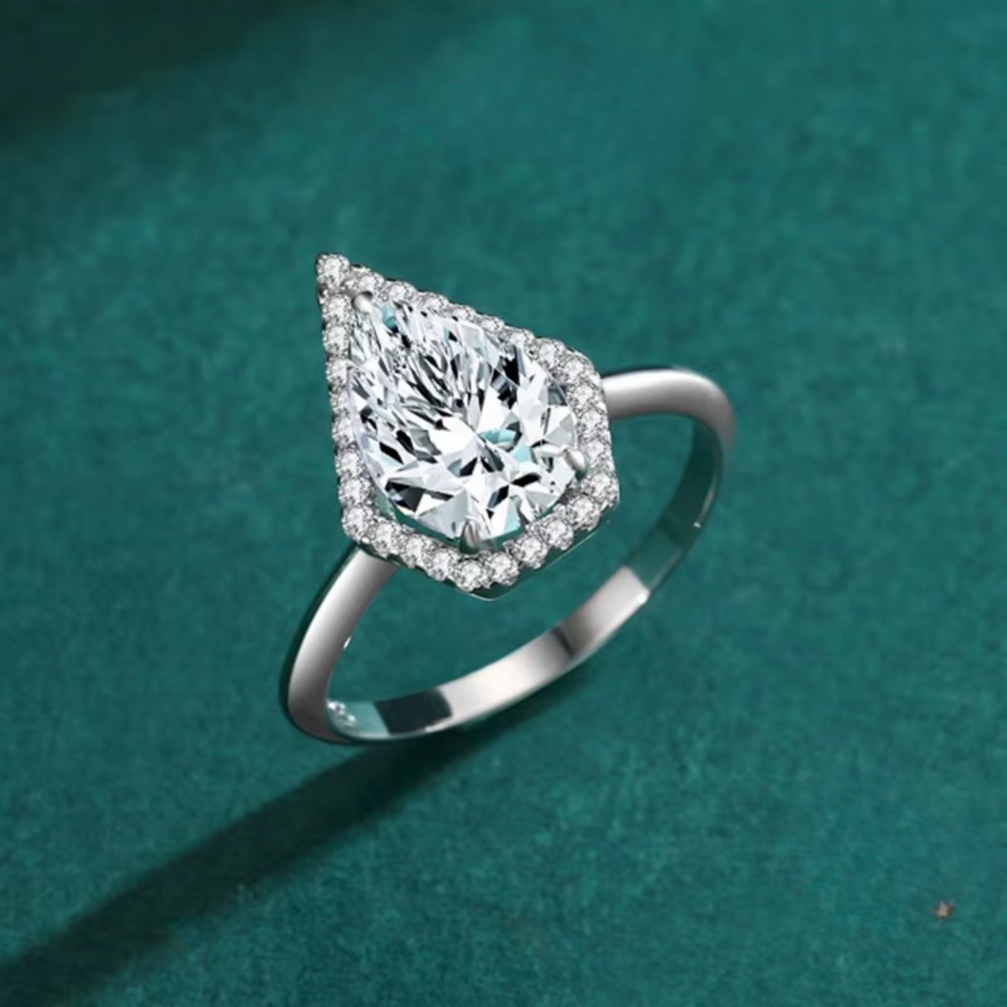 Anel Tlipe em Prata 925 com Zircônias