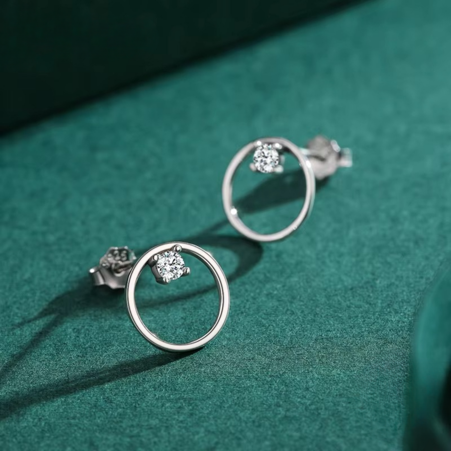 Brinco Vintage em Prata 925 com Zircônia