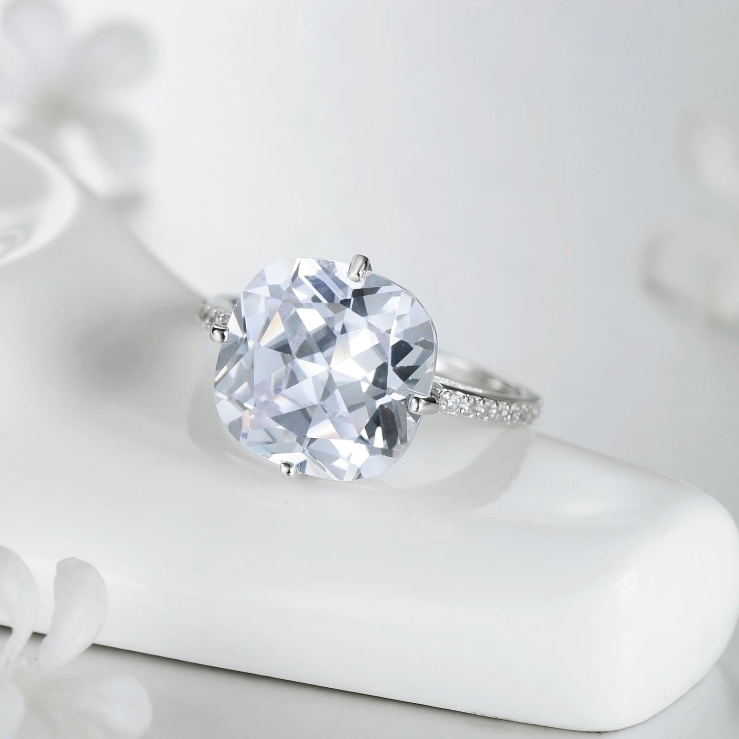 Anel ZX em Prata 925 com Zircônias Brilhantes