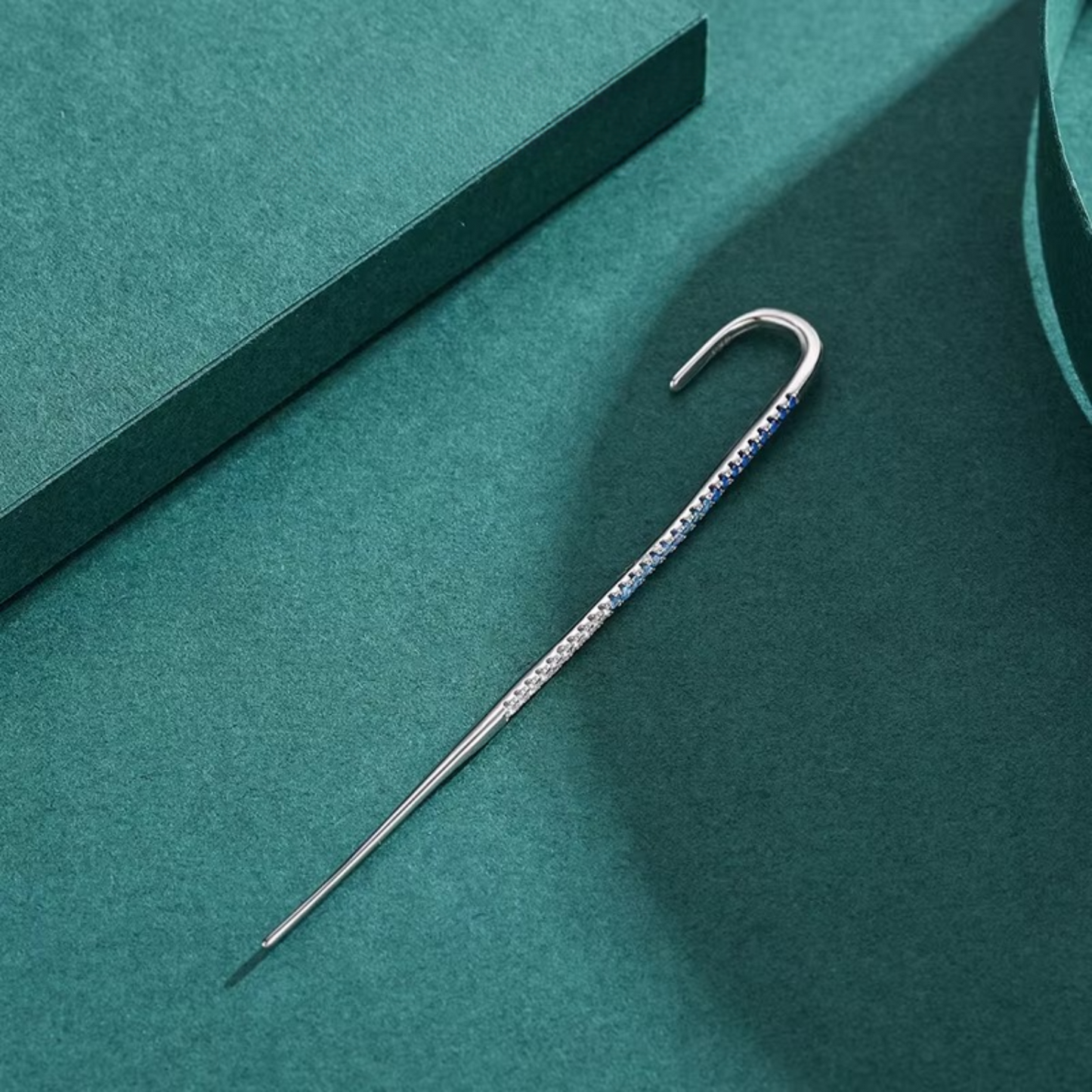 Brinco Cajado em Prata 925 com Zircônia