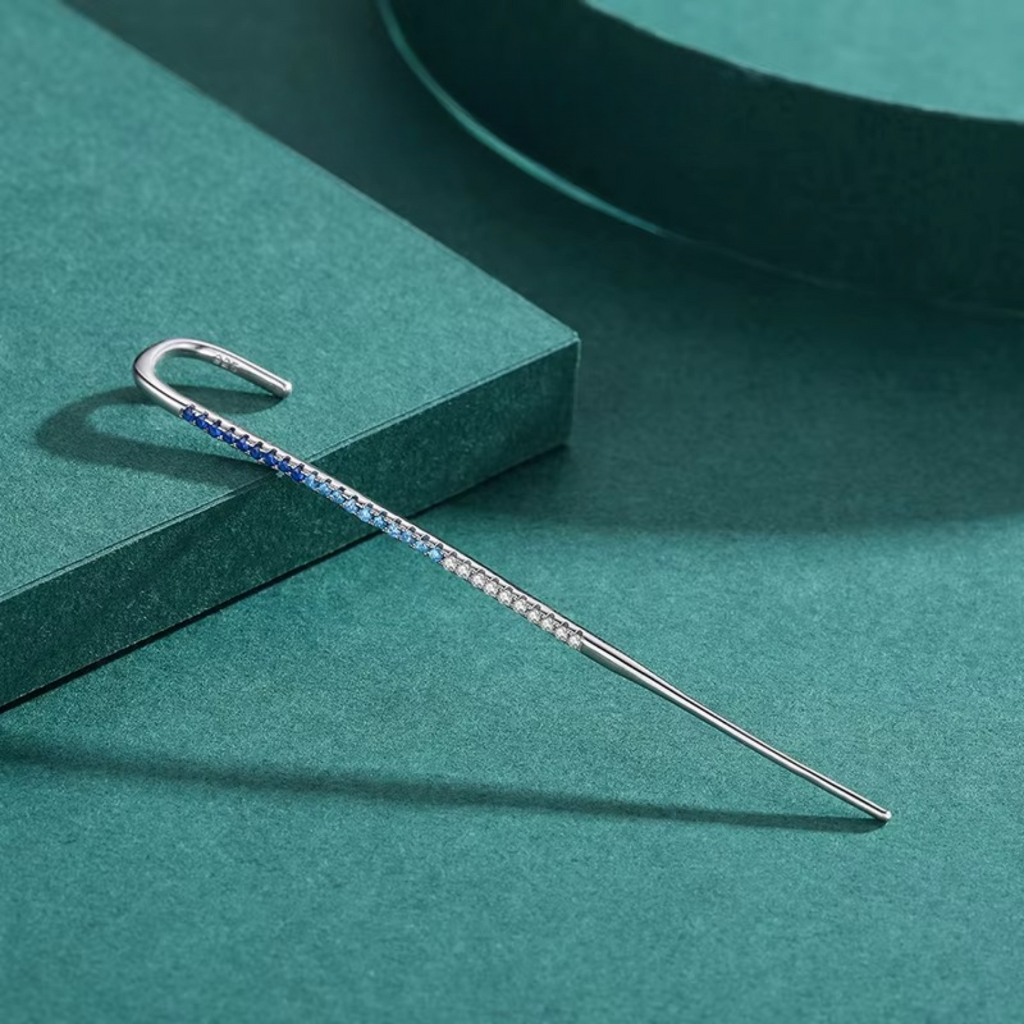 Brinco Cajado em Prata 925 com Zircônia