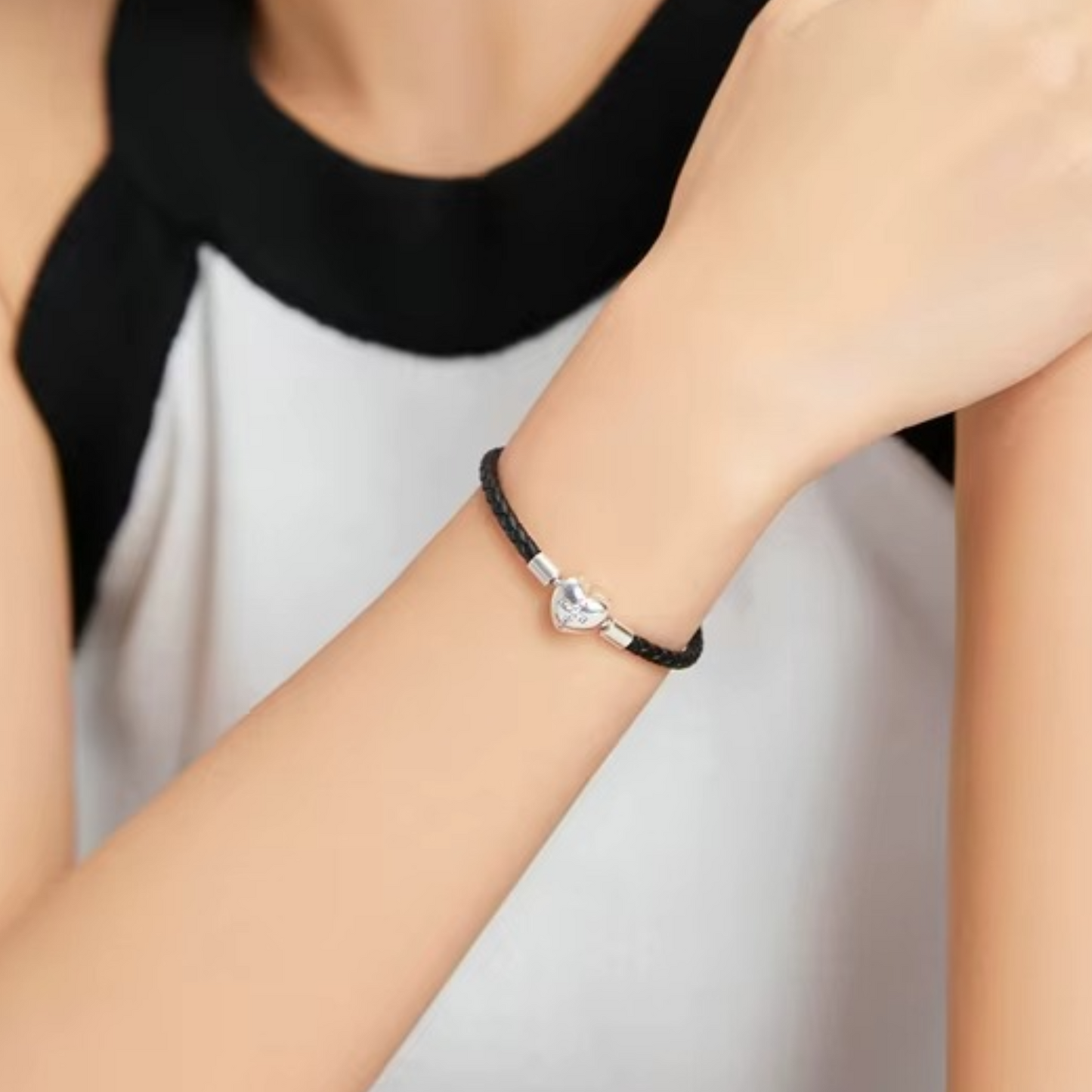 Pulseira Cruz em Prata 925 com Couro